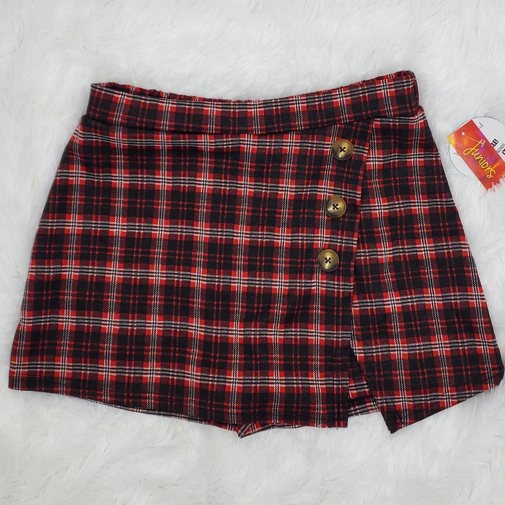 Jolie & Joy Plaid Button-Accent Skort Medium Juniors